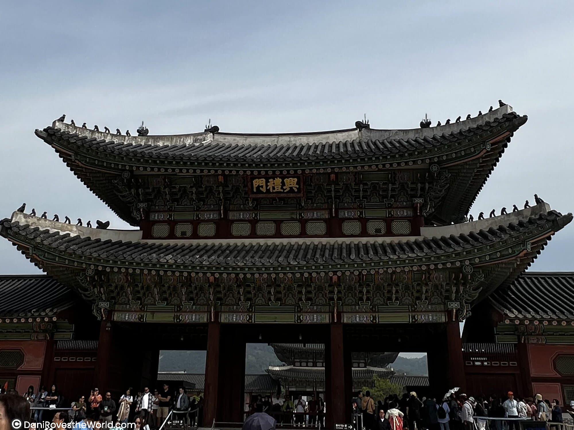 Gyeongbokgung Palace Seoul is a must stop on your 3 day seoul itinerary for K- Drama fans