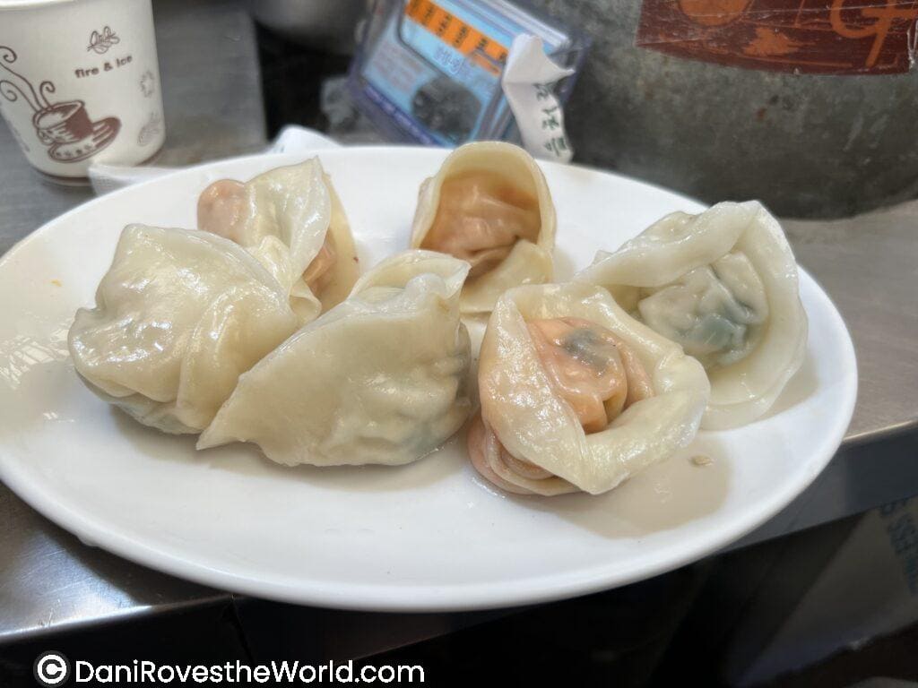 Steamed Korean kimchi dumplings (mandu) served on a plate from the market, a classic and must-try dish for anyone exploring the diverse food scene in Seoul. These are also one of the vegetarian options for foodies in Seoul