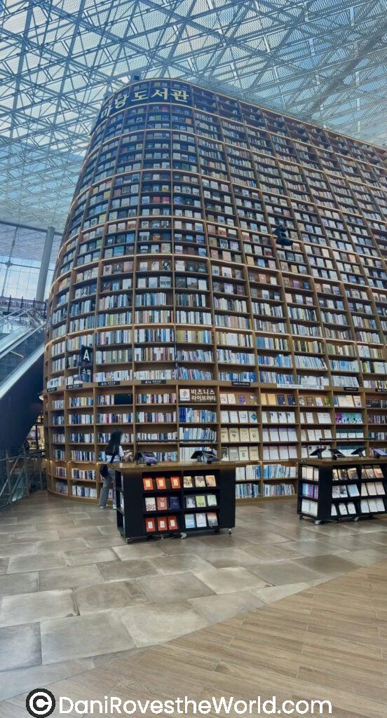 Starfield Library in Gangnam shows books displayed from floor to ceiling