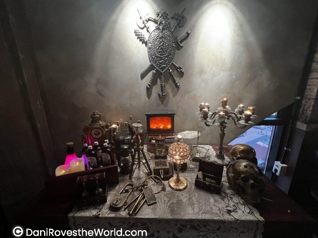 A magical display of candles, potion bottles, and vintage trinkets at 943 King's Cross cafe in Seoul, enhancing the enchanting Harry Potter-themed atmosphere. Harry Potter Cafe Seoul experience one of the many floors to check out