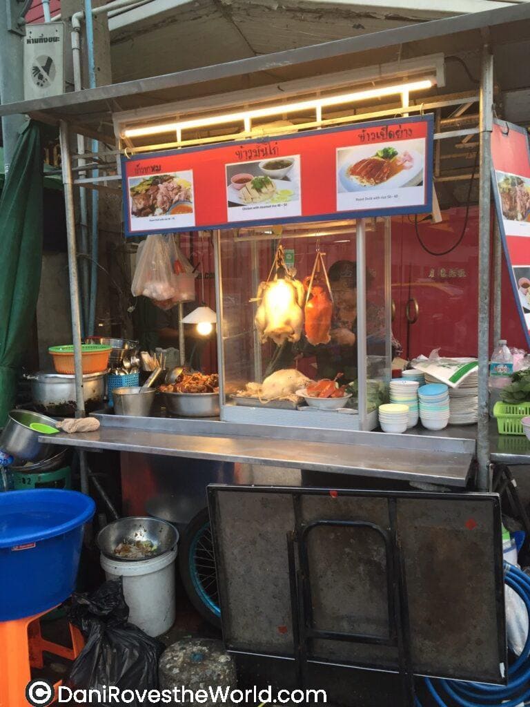 Solo Female Traveler Guide to Dining Abroad with Confidence